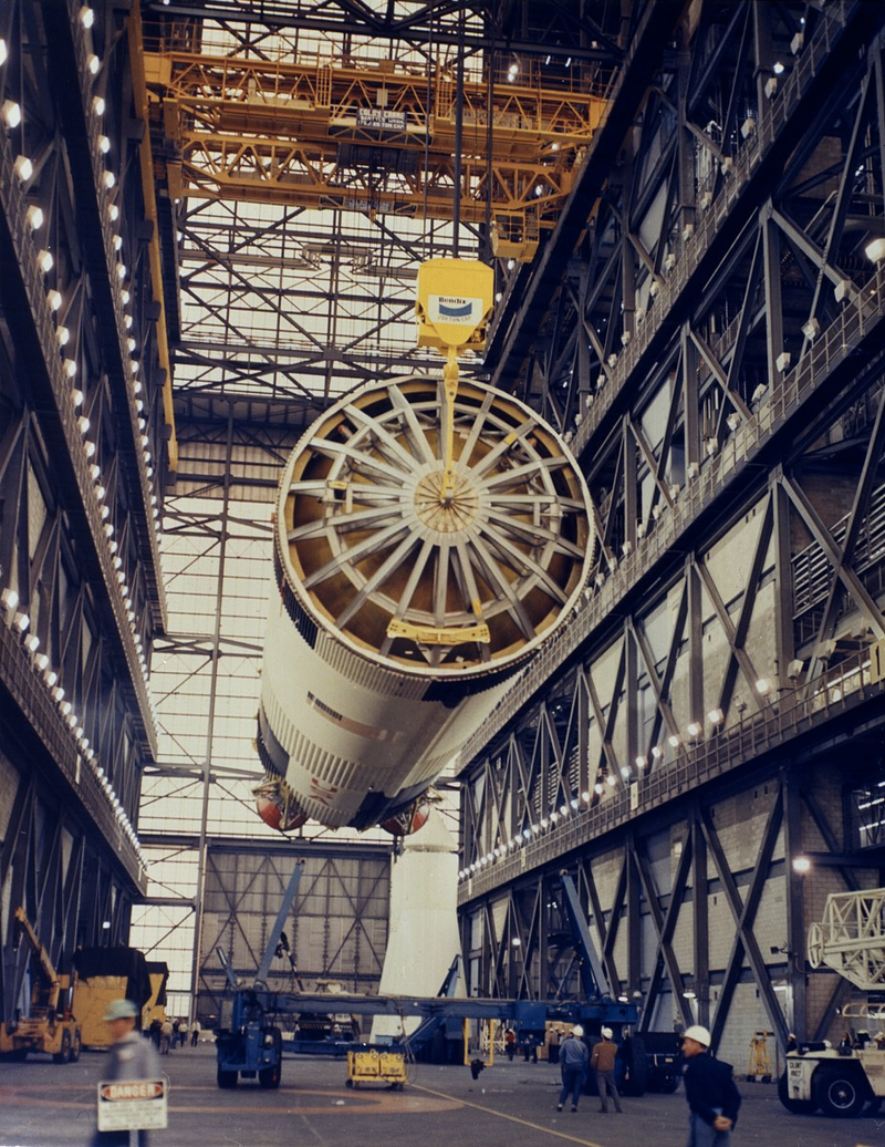 Illustration for article titled Amazing photos from NASA's vaults show how they assembled Apollo 11